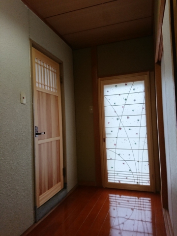 【坂出川津町店】トイレと勝手口のドアの交換・勝手口の手前にY様ご希望の組子障子のドアを取付けました